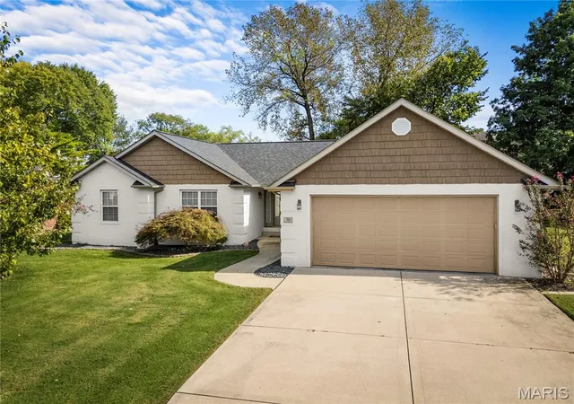 Single family home for sale at 36 Pebble Hl Dr, Belleville, IL 62223 | MLS# MIS26063200