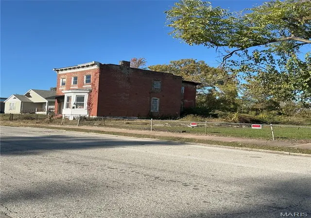Photo 4 of Single family home for sale at 4411 Saint Ferdinand Ave, Saint Louis, MO 63113 | MLS# MIS26063204 | Listing updated on 2026-10-02