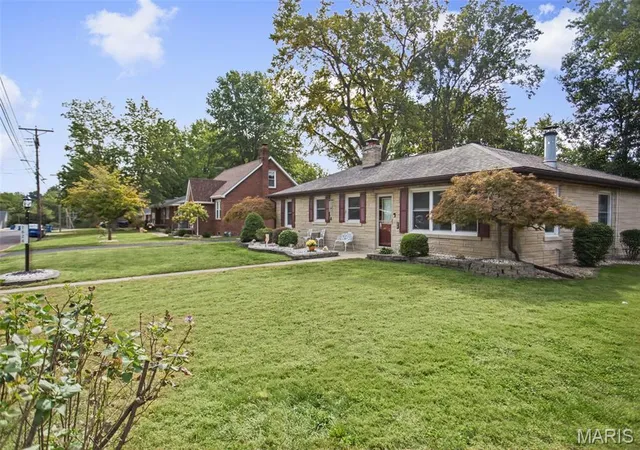 Photo 3 of Single family home for sale at 1626 Main St, Highland, IL 62249 | MLS# MIS26063211 | Listing updated on 2026-10-05
