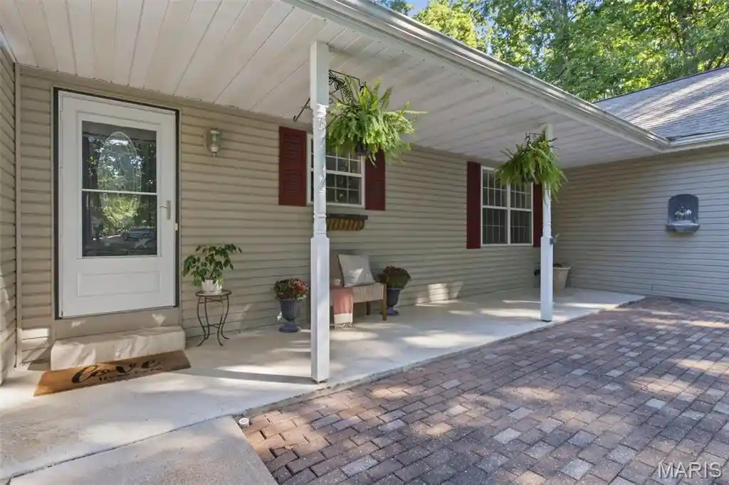Photo 3 of Single family home for sale at 9 Nottingham Ct, Marthasville, MO 63357 | MLS# MIS26063215 | Listing updated on 2026-10-07