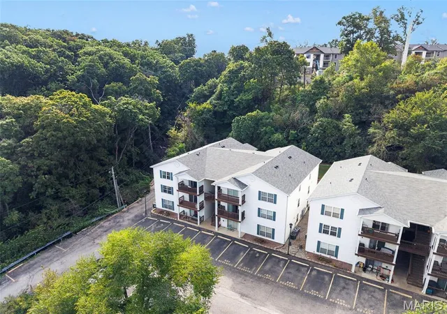 Photo 1 of Condo for sale at 10 Eagle Rock Cvs #302, Valley Park, MO 63088 | MLS# MIS26063219 | Listing updated on 2026-10-02