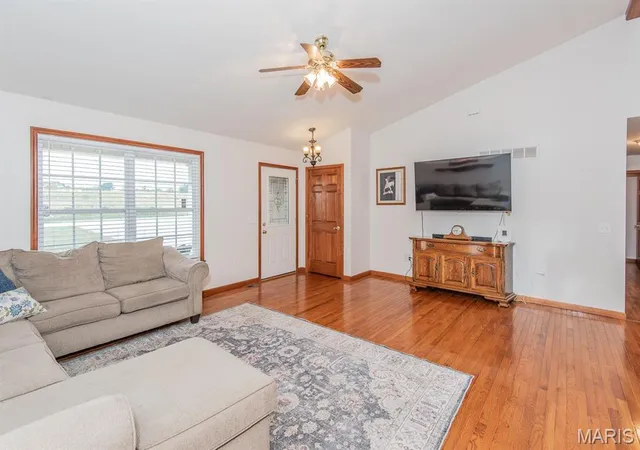 Photo 3 of Single family home for sale at 35 Chinkapin Ct, Troy, MO 63379 | MLS# MIS26063221 | Listing updated on 2026-10-01