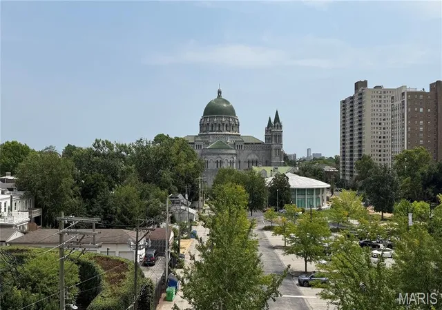 Photo 1 of Condo for sale at 4501 Lindell Blvd #4B, Saint Louis, MO 63108 | MLS# MIS26063224 | Listing updated on 2026-10-01
