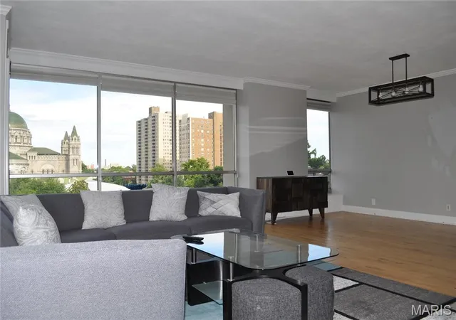 Photo 2 of Condo for sale at 4501 Lindell Blvd #4B, Saint Louis, MO 63108 | MLS# MIS26063224 | Listing updated on 2026-10-01