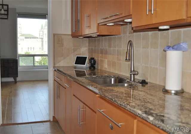 Photo 3 of Condo for sale at 4501 Lindell Blvd #4B, Saint Louis, MO 63108 | MLS# MIS26063224 | Listing updated on 2026-10-01
