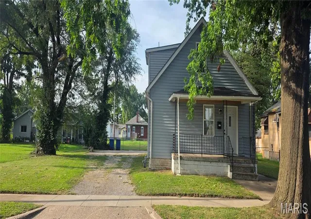 Photo 1 of Single family home for sale at 2325 E 25th Street, Granite City, IL 62040 | MLS# MIS26063234 | Listing updated on 2026-10-01