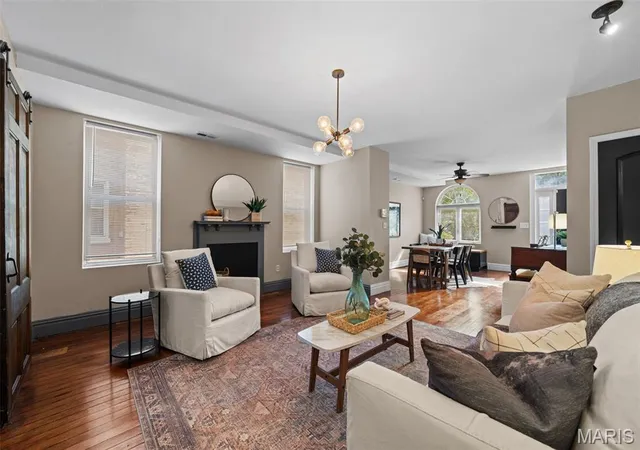 Photo 3 of Sale Pending at 4133 Connecticut St, Saint Louis, MO 63116 | MLS# MIS26063235 | Listing updated on 2026-10-12