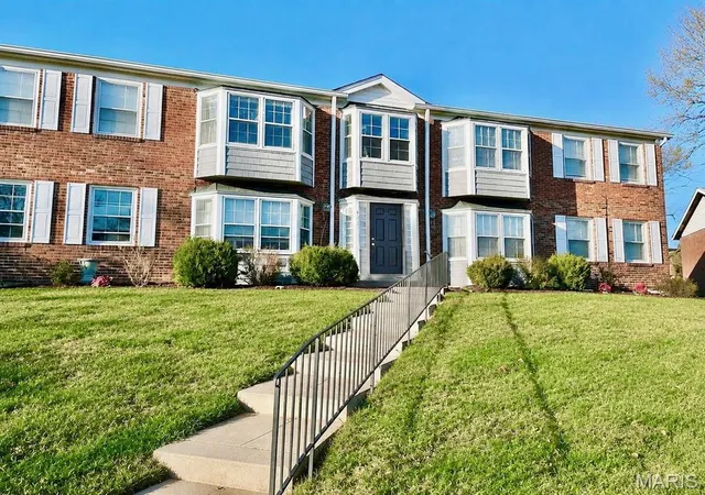 Photo 1 of Multi family home for sale at 611 Thunderbird Ct, Chesterfield, MO 63017 | MLS# MIS26063239 | Listing updated on 2026-10-21