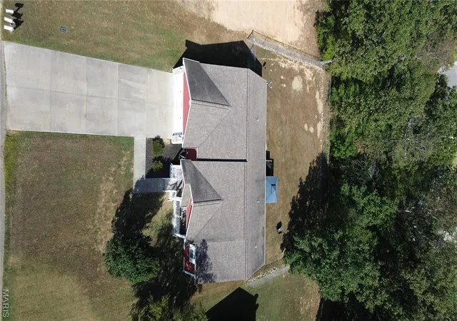Photo 42 of Sale Pending at 303 Murfield Dr, Poplar Bluff, MO 63901 | MLS# MIS26063246 | Listing updated on 2026-10-06