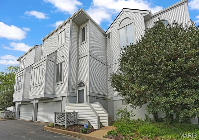 Photo 2 of Single family home for sale at 10 Columbus Sq Dr, Saint Louis, MO 63101 | MLS# MIS26063248 | Listing updated on 2026-10-08