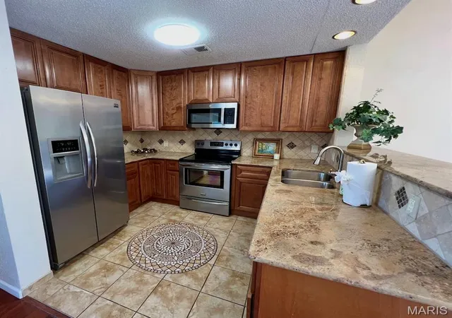 Photo 4 of Condo for sale at 11624 Cedar Walk Dr, Saint Louis, MO 63146 | MLS# MIS26063250 | Listing updated on 2026-10-06
