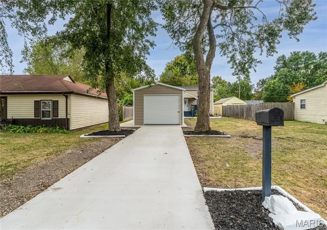 Photo 3 of Single family home for sale at 2548 Hemlock Ave, Granite City, IL 62040 | MLS# MIS26063251 | Listing updated on 2026-10-07