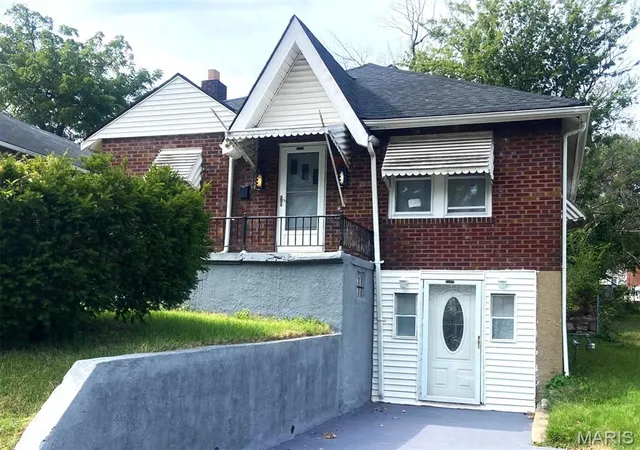 Single family home for sale at 3101 Gary Dr, Saint Louis, MO 63121 | MLS# MIS26063253