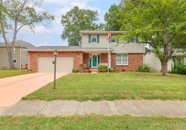 Photo 1 of Sale Pending at 1902 Muny Vista Ct, Alton, IL 62002 | MLS# MIS26063255 | Listing updated on 2026-10-03