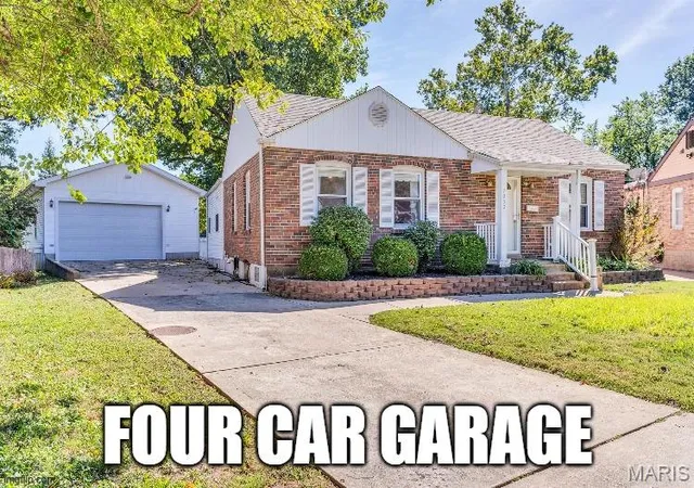 Photo 1 of Single family home for sale at 7000 Holly Hills Ave, Saint Louis, MO 63123 | MLS# MIS26063256 | Listing updated on 2026-10-05