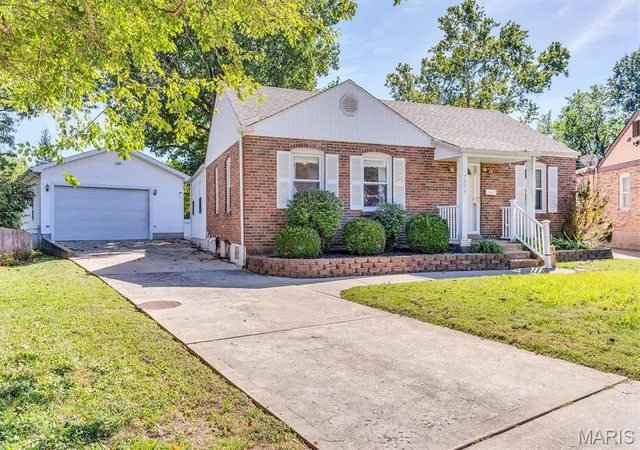 Photo 2 of Single family home for sale at 7000 Holly Hills Ave, Saint Louis, MO 63123 | MLS# MIS26063256 | Listing updated on 2026-10-05