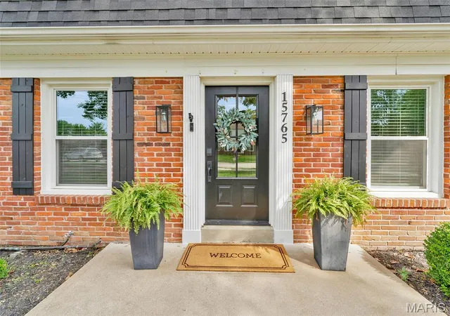 Photo 3 of Single family home for sale at 15765 Carriage Hl Dr, Chesterfield, MO 63017 | MLS# MIS26063257 | Listing updated on 2026-10-28