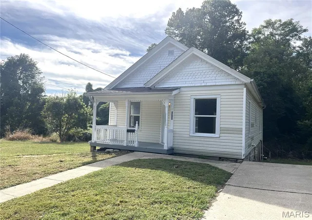 Photo 1 of Single family home for sale at 1726 Alby St, Alton, IL 62002 | MLS# MIS26063258 | Listing updated on 2026-10-05