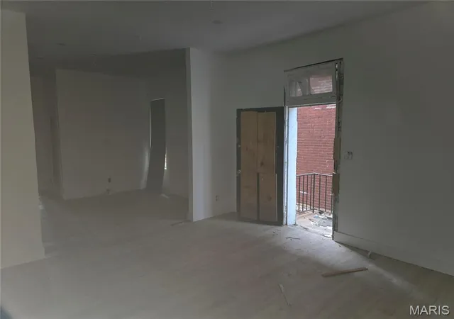 Photo 3 of Single family home for sale at 4452 S Compton Ave, Saint Louis, MO 63111 | MLS# MIS26063259 | Listing updated on 2026-10-01