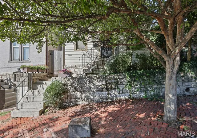 Photo 3 of Single family home for sale at 508 William St, Alton, IL 62002 | MLS# MIS26063260 | Listing updated on 2026-10-07