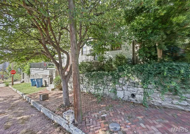 Photo 3 of Single family home for sale at 508 William St, Alton, IL 62002 | MLS# MIS26063260 | Listing updated on 2026-10-07