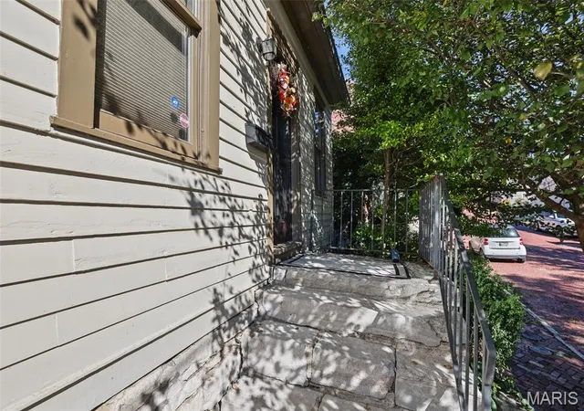 Photo 4 of Single family home for sale at 508 William St, Alton, IL 62002 | MLS# MIS26063260 | Listing updated on 2026-10-07