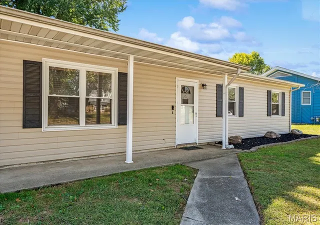 Photo 3 of Single family home for sale at 210 Meadow Dr, Troy, IL 62294 | MLS# MIS26063262 | Listing updated on 2026-10-09