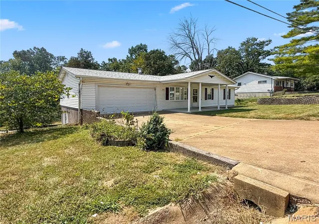 Photo 3 of Single family home for sale at 9203 Patricia Ln, Pevely, MO 63070 | MLS# MIS26063265 | Listing updated on 2026-10-05