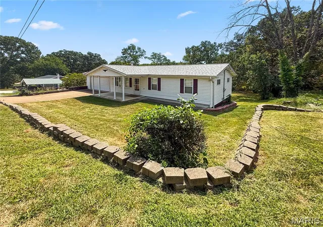 Photo 3 of Single family home for sale at 9203 Patricia Ln, Pevely, MO 63070 | MLS# MIS26063265 | Listing updated on 2026-10-05
