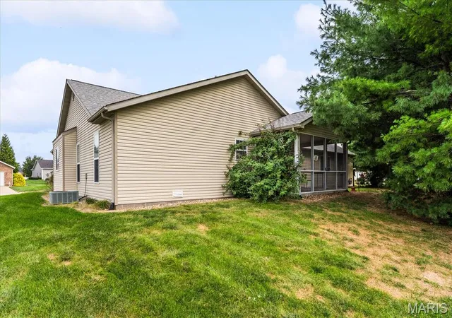 Photo 3 of Single family home for sale at 1024 W Fallen Lake Dr, Waterloo, IL 62298 | MLS# MIS26063266 | Listing updated on 2026-10-04