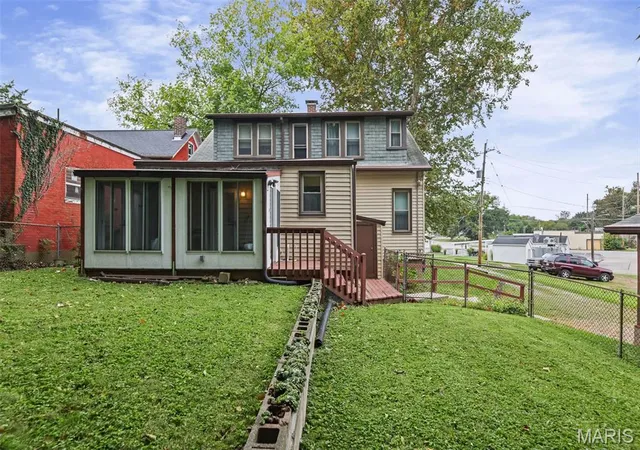 Photo 1 of Single family home for sale at 522 N Jackson St, Belleville, IL 62220 | MLS# MIS26063267 | Listing updated on 2026-10-06