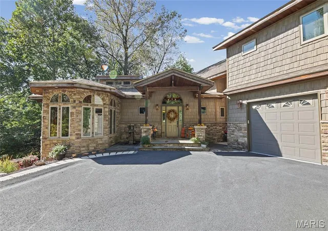 Photo 1 of Single family home for sale at 1003 Berry Ln, Edwardsville, IL 62025 | MLS# MIS26063268 | Listing updated on 2026-10-09