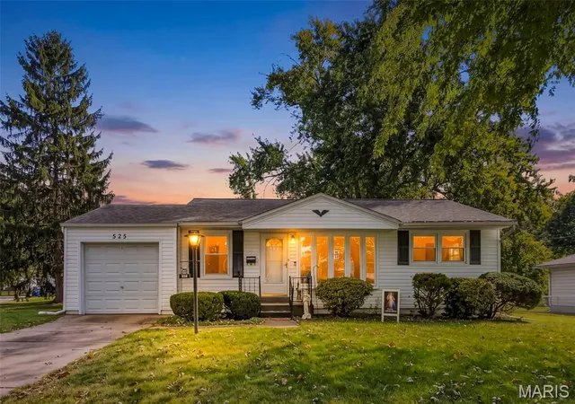 Photo 1 of Single family home for sale at 525 S Castello St, Florissant, MO 63031 | MLS# MIS26063271 | Listing updated on 2026-10-19