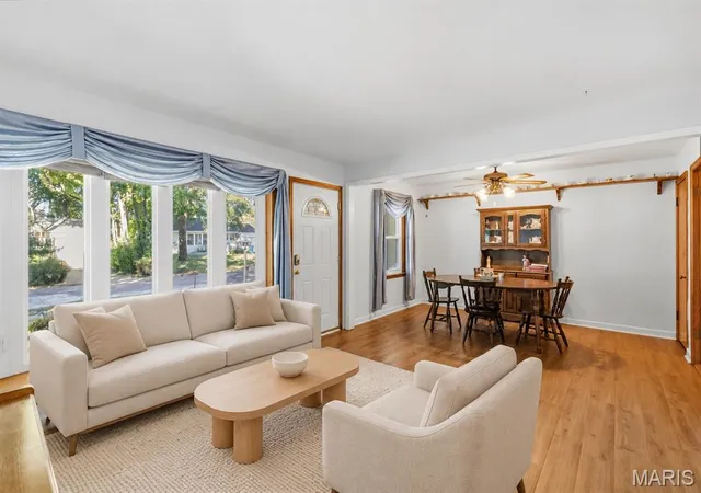 Photo 3 of Single family home for sale at 525 S Castello St, Florissant, MO 63031 | MLS# MIS26063271 | Listing updated on 2026-10-19