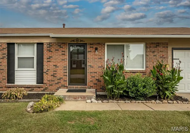 Photo 3 of Single family home for sale at 3224 Highgate Ln, Saint Charles, MO 63301 | MLS# MIS26063272 | Listing updated on 2026-10-06