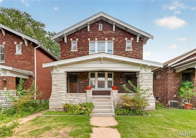 Photo 2 of Multi family home for sale at 3942 Dover Pl, Saint Louis, MO 63116 | MLS# MIS26063273 | Listing updated on 2026-10-02