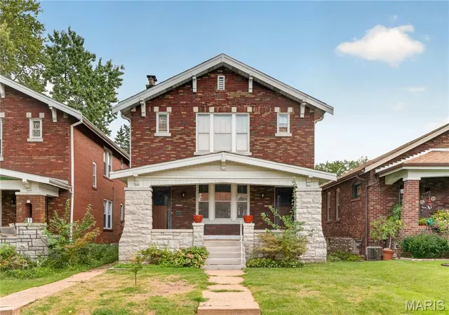 Photo 3 of Multi family home for sale at 3942 Dover Pl, Saint Louis, MO 63116 | MLS# MIS26063273 | Listing updated on 2026-10-02