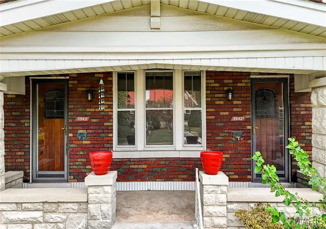Photo 4 of Multi family home for sale at 3942 Dover Pl, Saint Louis, MO 63116 | MLS# MIS26063273 | Listing updated on 2026-10-02