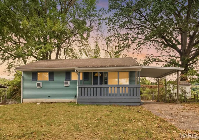 Photo 1 of Single family home for sale at 261 Glen Garry Rd, Saint Louis, MO 63137 | MLS# MIS26063285 | Listing updated on 2026-10-02