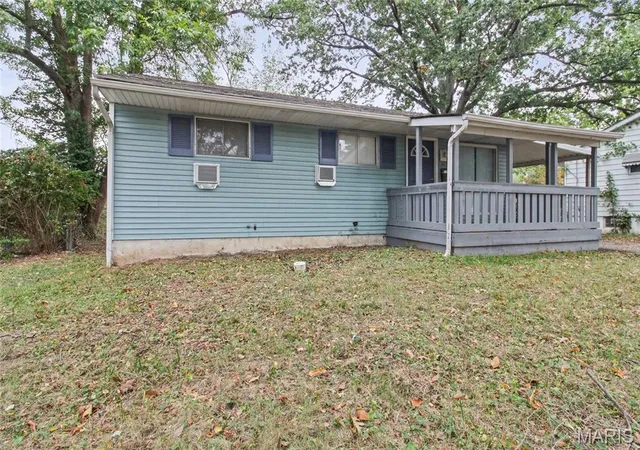 Photo 3 of Single family home for sale at 261 Glen Garry Rd, Saint Louis, MO 63137 | MLS# MIS26063285 | Listing updated on 2026-10-02