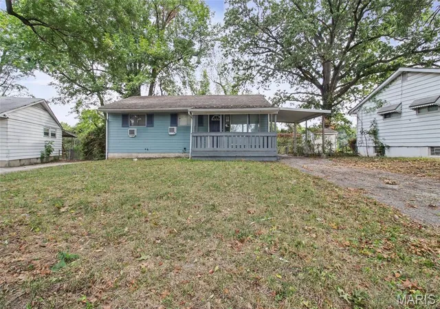 Photo 3 of Single family home for sale at 261 Glen Garry Rd, Saint Louis, MO 63137 | MLS# MIS26063285 | Listing updated on 2026-10-02