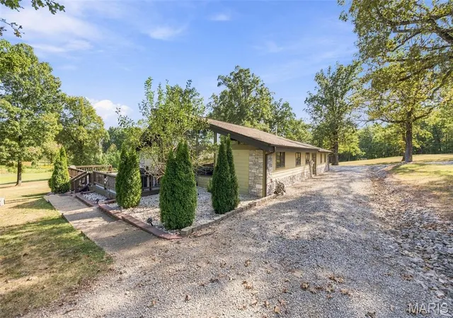Photo 3 of Single family home for sale at 266 Timberlake Trl, Poplar Bluff, MO 63901 | MLS# MIS26063292 | Listing updated on 2026-10-01