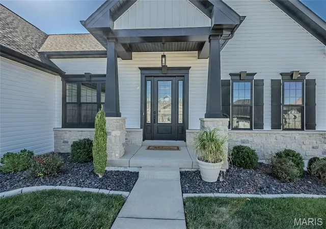 Photo 1 of Single family home for sale at 121 Eagle Ests Dr, Lake Saint Louis, MO 63367 | MLS# MIS26063298 | Listing updated on 2026-10-08
