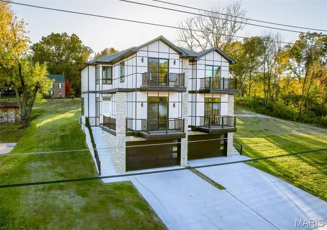 Photo 1 of Townhouse for sale at 512 West 2nd St, Washington, MO 63090 | MLS# MIS26063301 | Listing updated on 2026-10-05