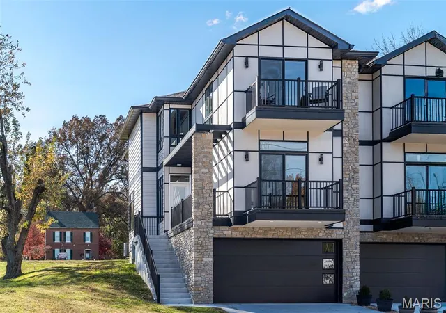 Photo 2 of Townhouse for sale at 512 West 2nd St, Washington, MO 63090 | MLS# MIS26063301 | Listing updated on 2026-10-05