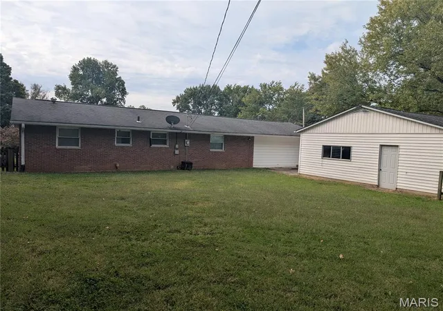 Photo 3 of Sale Pending at 45 Dorchester Dr, Belleville, IL 62223 | MLS# MIS26063304 | Listing updated on 2026-10-10