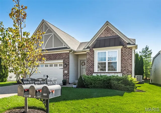 Photo 3 of Single family home for sale at 1509 Woodside Hills Dr, Saint Peters, MO 63376 | MLS# MIS26063306 | Listing updated on 2026-10-07
