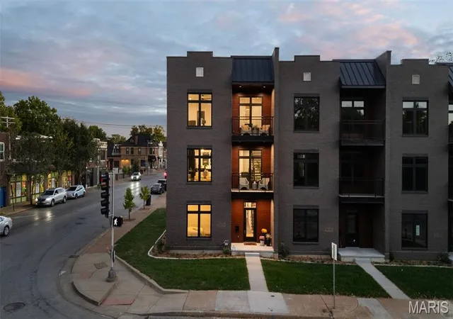Photo 3 of Townhouse for sale at 4302 Arsenal St, Saint Louis, MO 63116 | MLS# MIS26063308 | Listing updated on 2026-10-19