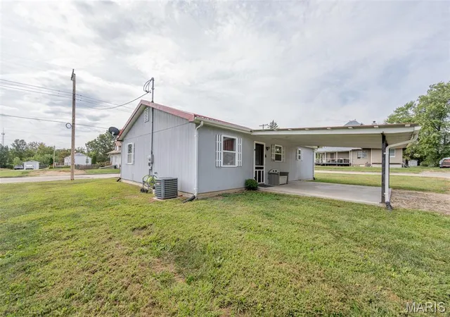 Photo 4 of Single family home for sale at 306 W Kansas City Ave, Bland, MO 65014 | MLS# MIS26063309 | Listing updated on 2026-10-06