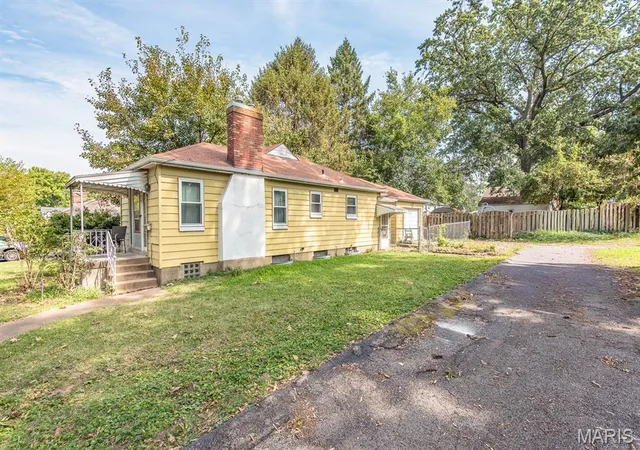 Photo 3 of Single family home for sale at 7646 Genesta St, Saint Louis, MO 63123 | MLS# MIS26063310 | Listing updated on 2026-10-01